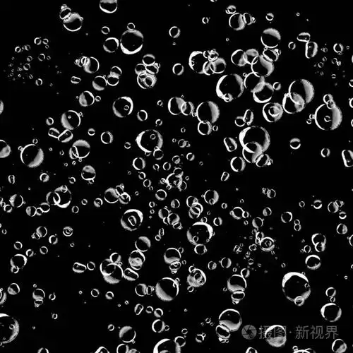 黑色背景上孤立的白色气泡. 雨水滴落. 水下氧气.